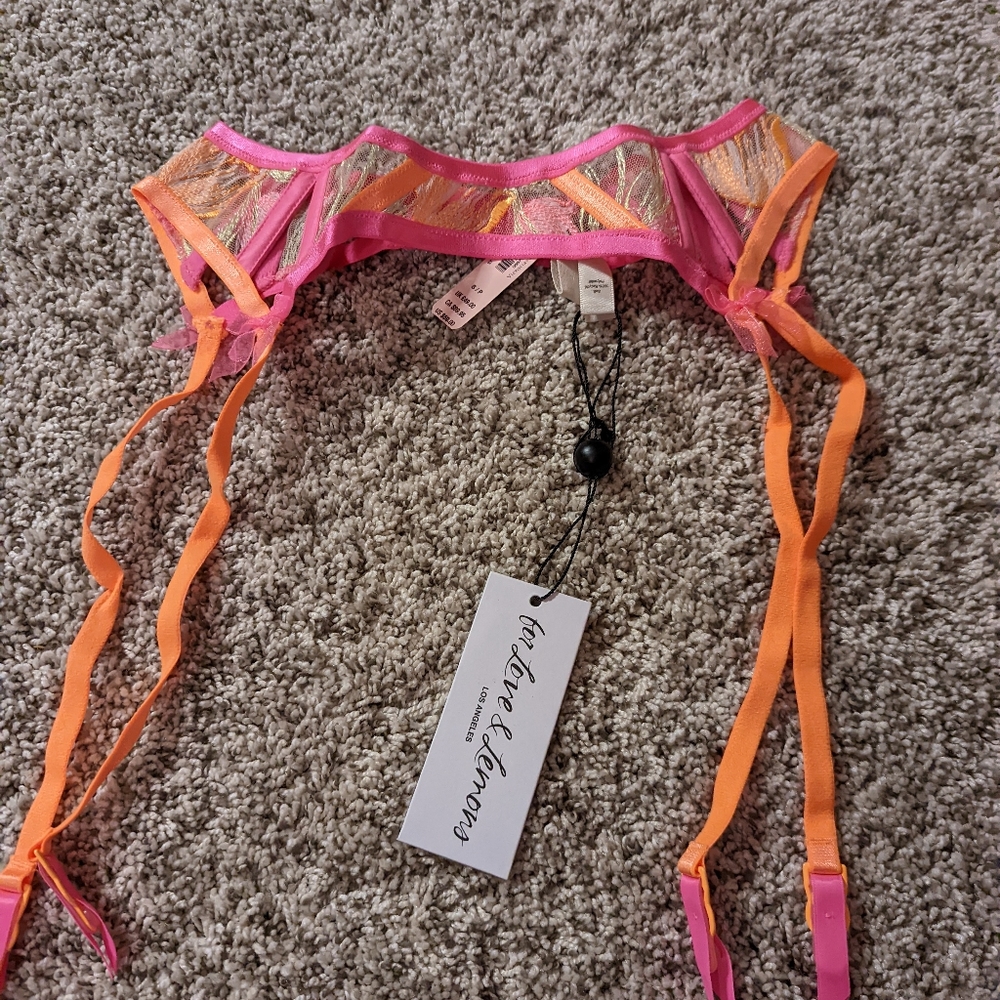 For love and lemons garter